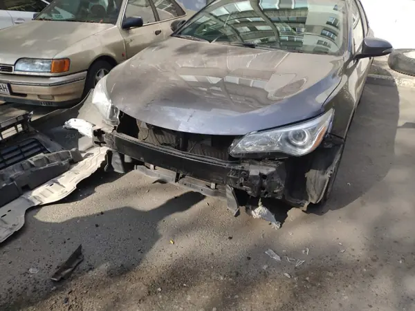 Sedan: front end with bumper removed